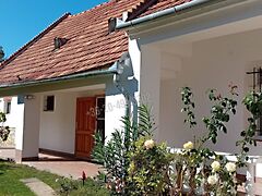 Eladó ház Bakonyság