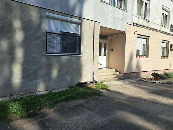 Eladó lakás Tatabánya, Kertváros