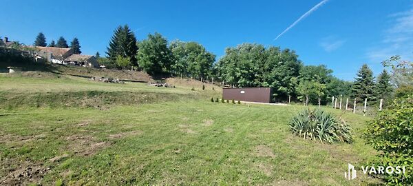 Eladó földterület Hosszúvölgy