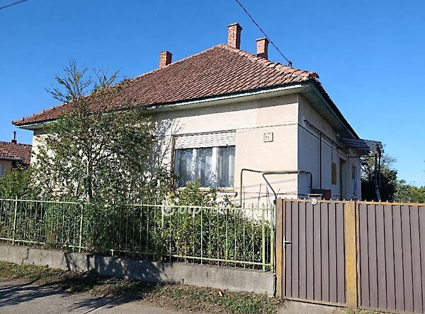 Eladó ház Jászfényszaru