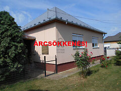 Eladó ház Döge
