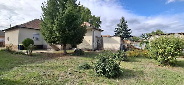 Eladó ház Lőrinci