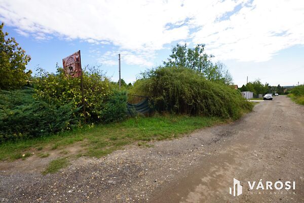 Eladó földterület Ecser