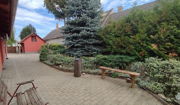 Eladó üzleti Sárkeszi