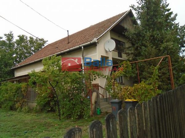 Eladó ház Jászkarajenő