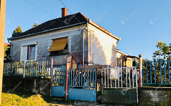 Eladó ház Petrivente