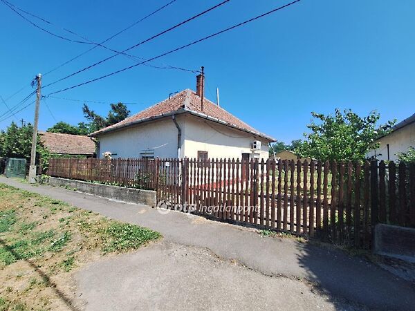 Eladó ház Füzesgyarmat