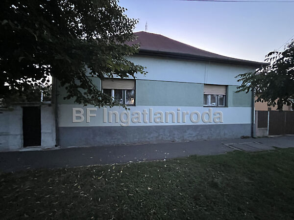 Eladó ház Hajdúszoboszló, Kertváros