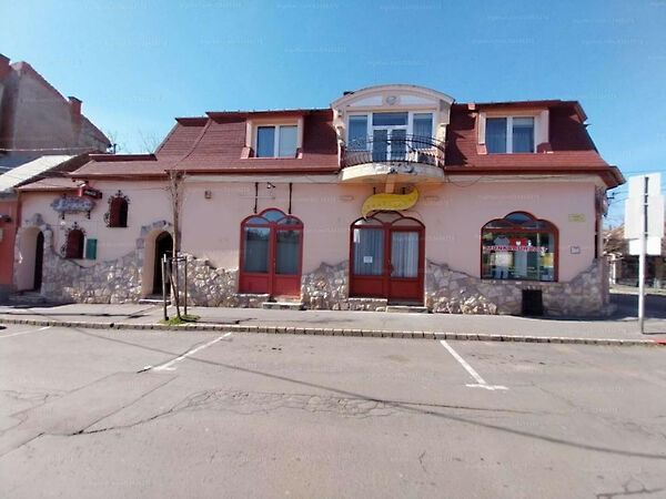 Eladó üzleti Gyöngyös