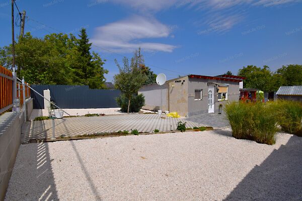 Eladó ház Győrság