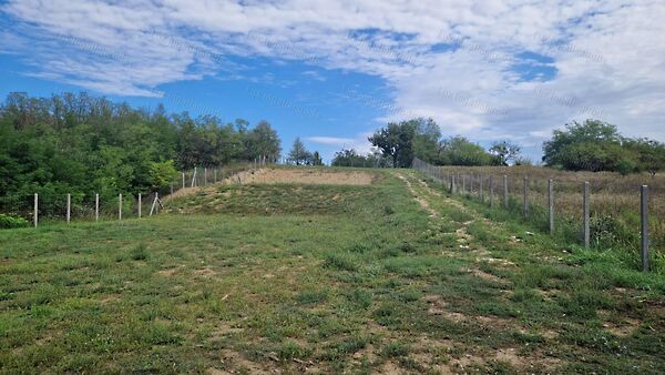 Eladó földterület Tokod