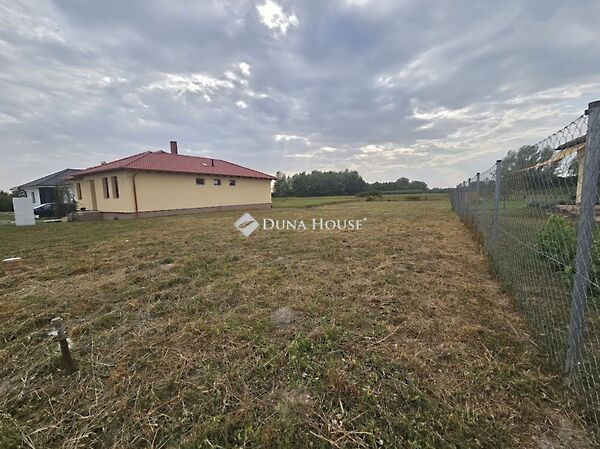 Eladó földterület Nagybajcs
