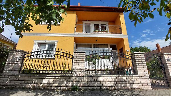 Eladó ház Mór, Belváros