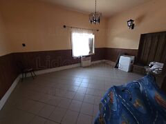 Eladó üzleti Jenő