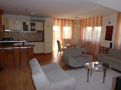 Eladó lakás Tiszaújváros