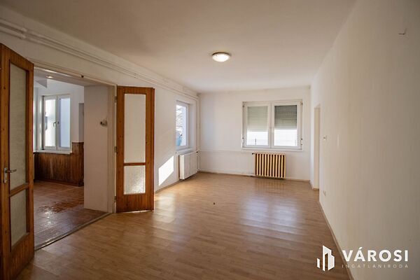 Eladó ház Győrladamér