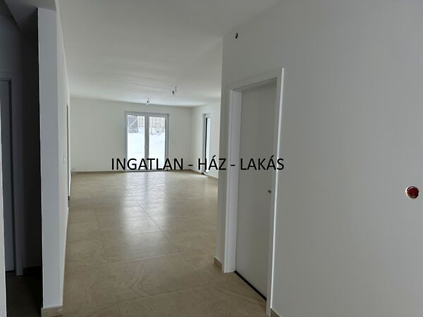 Eladó ház Nagytarcsa