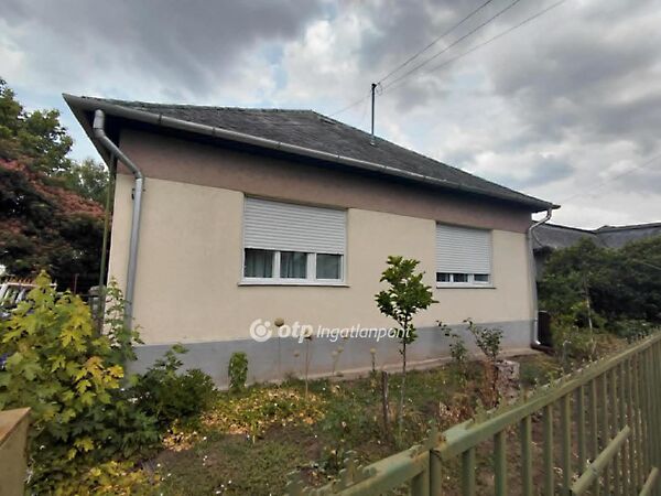 Eladó ház Csány