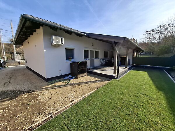 Eladó ház Szentmártonkáta