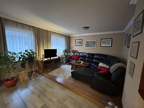 Eladó ház Felcsút