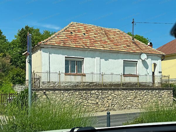 Eladó ház Bakonycsernye