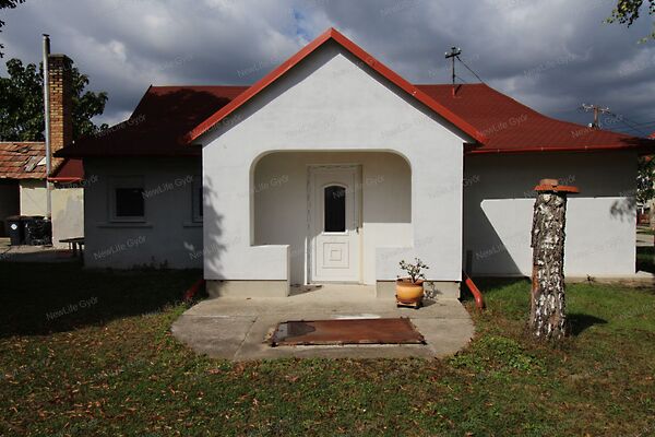 Eladó ház Győrság