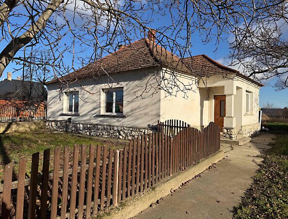 Eladó ház Gyömöre