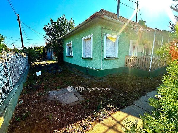 Eladó ház Újszilvás