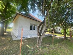 Eladó ház Újszász