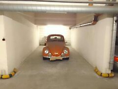 Eladó garázs Budapest, XI. kerület, Sasad