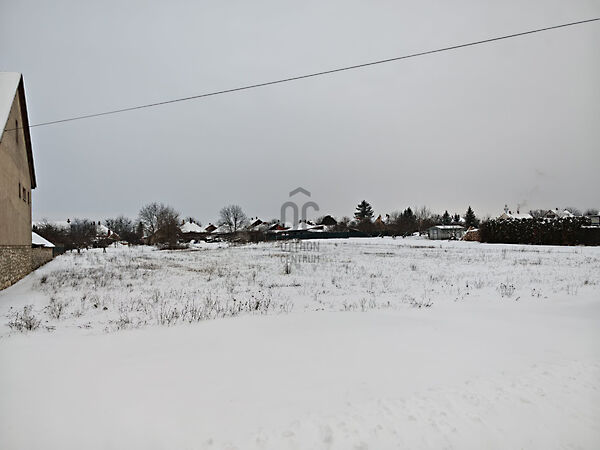 Eladó földterület Devecser