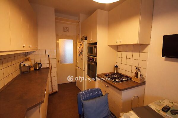 Eladó lakás Cegléd