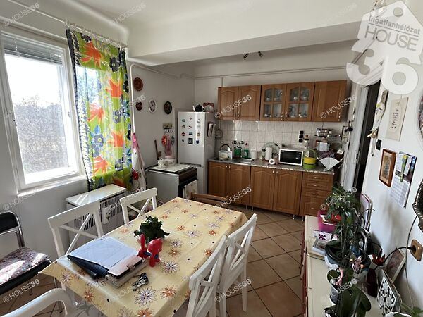 Eladó lakás Városföld