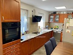 Eladó ház Nyáregyháza