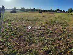 Eladó földterület Kulcs