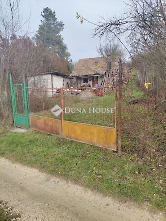 Eladó nyaraló Bicske