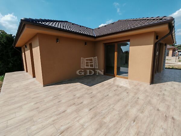 Eladó ház Csömör