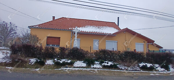 Eladó ház Kiskutas