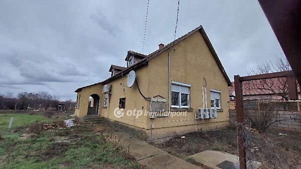 Eladó ház Tiszatenyő