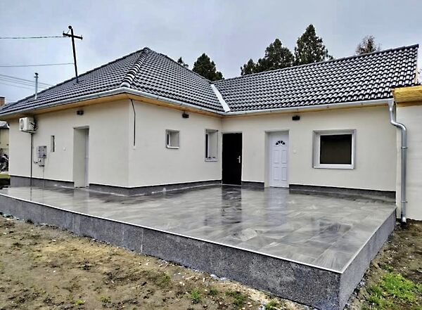 Eladó ház Előszállás