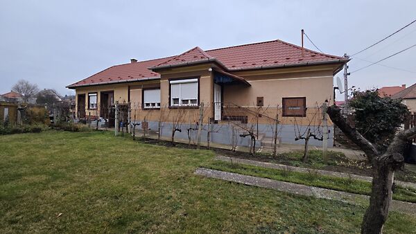 Eladó ház Legyesbénye