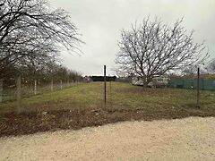 Eladó földterület Vác