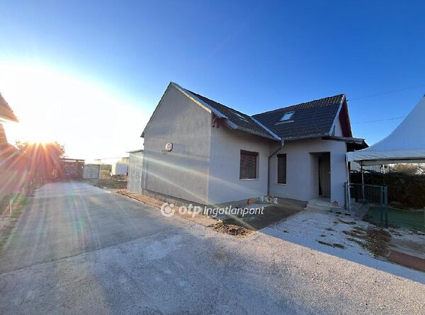 Eladó ház Iváncsa