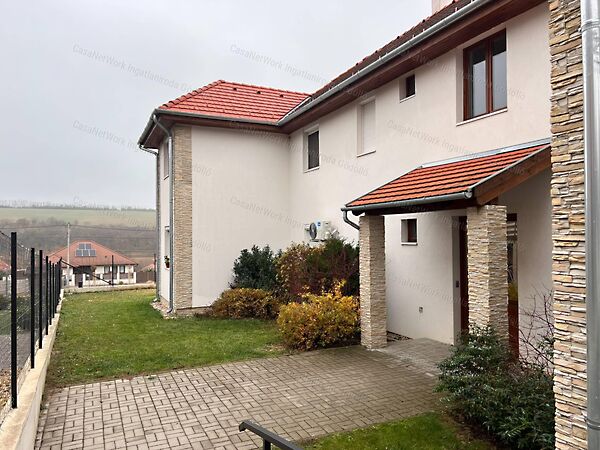 Eladó lakás Aszód