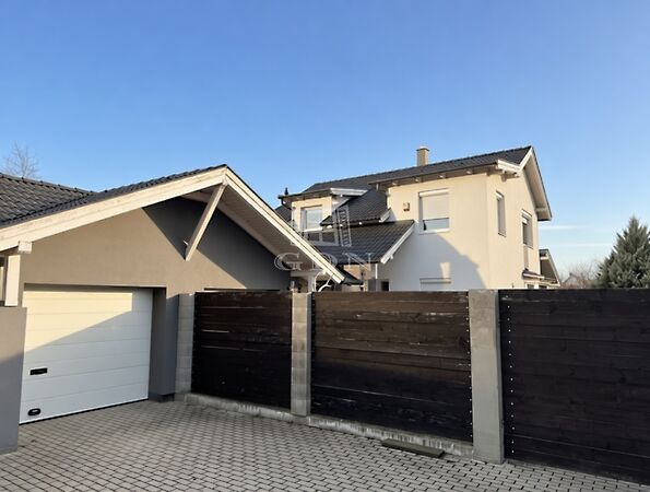 Eladó ház Sárbogárd