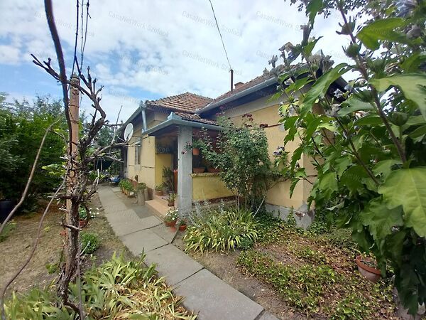 Eladó ház Tiszavárkony