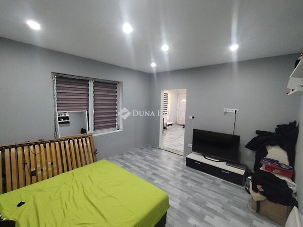 Eladó ház Császár