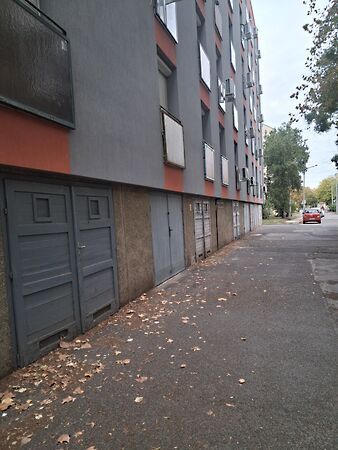 Kiadó garázs Pécs, Egyetemváros