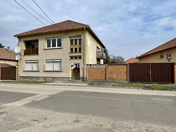 Eladó lakás Nagykőrös