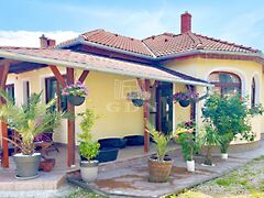 Eladó ház Nyőgér